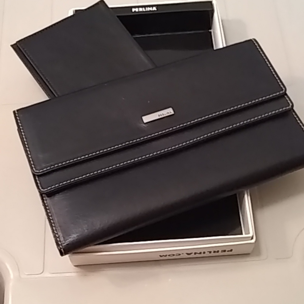 PERLINA BLACK LEATHER WALLET....   NWOT